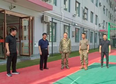 關懷鼓干勁 軍訓展鋒芒——曲沃縣人武部領導視察曲沃二中軍訓
